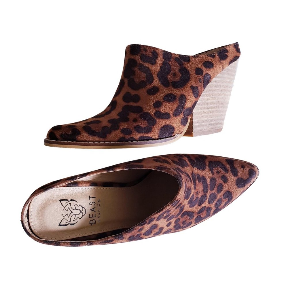NWOT Beast Fashion Leopard Suede Pointed Open Back Boot 7